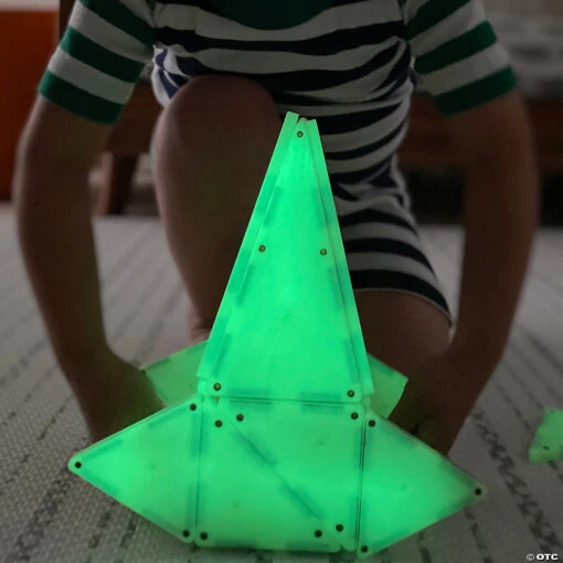 Magna-Tiles Glow In The Dark 16-Piece Set - Image 2